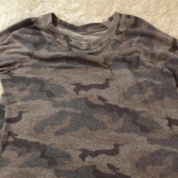Super adorable army print American eagle sweater in perfect condition. - Picture 2 of 2